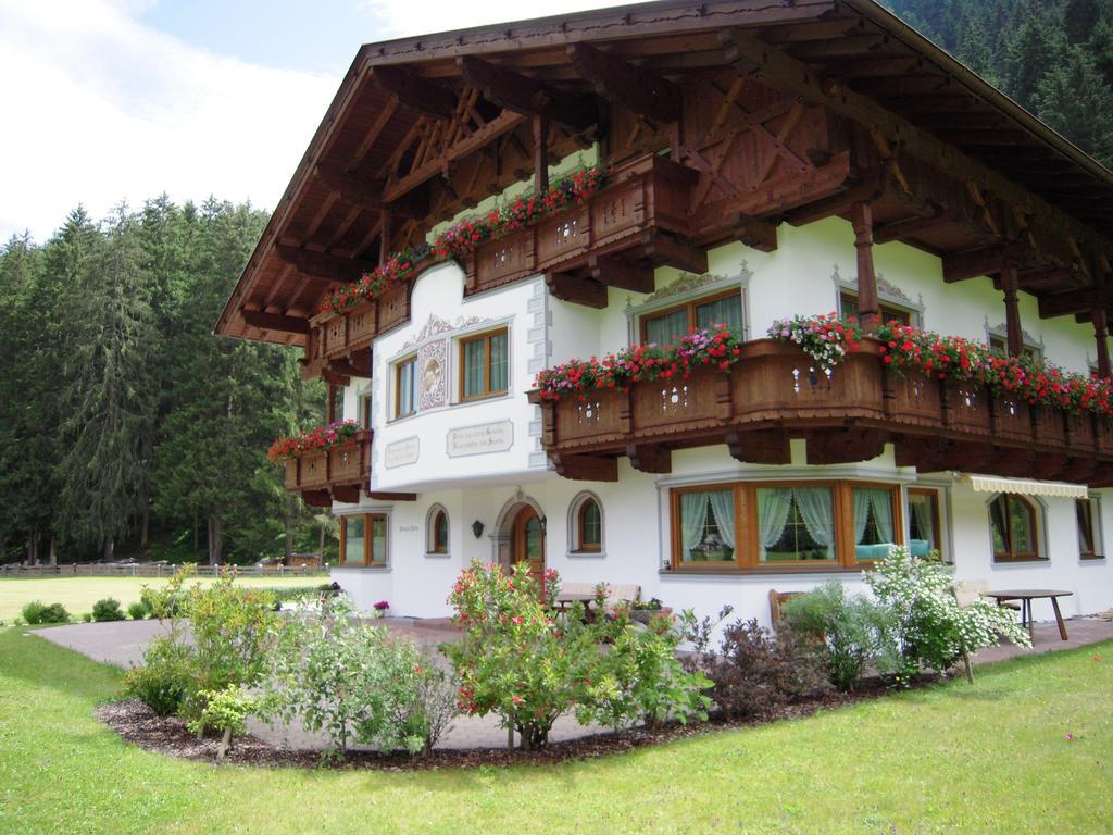 Pension Peter Neustift im Stubaital Exterior photo